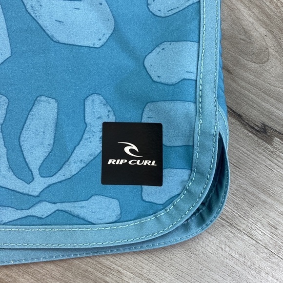 RIP CURL- MIRAGE SALT WATER BOARD SHORTS - Picture 8 of 14